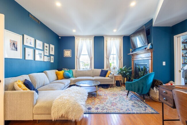 Building Photo - Charming 2 BR/1.5 BA Condo in Dupont Circle!