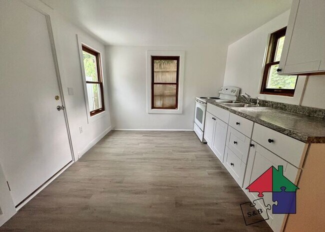 Building Photo - Freshly Renovated 2-Bedroom in Burlington's South End!