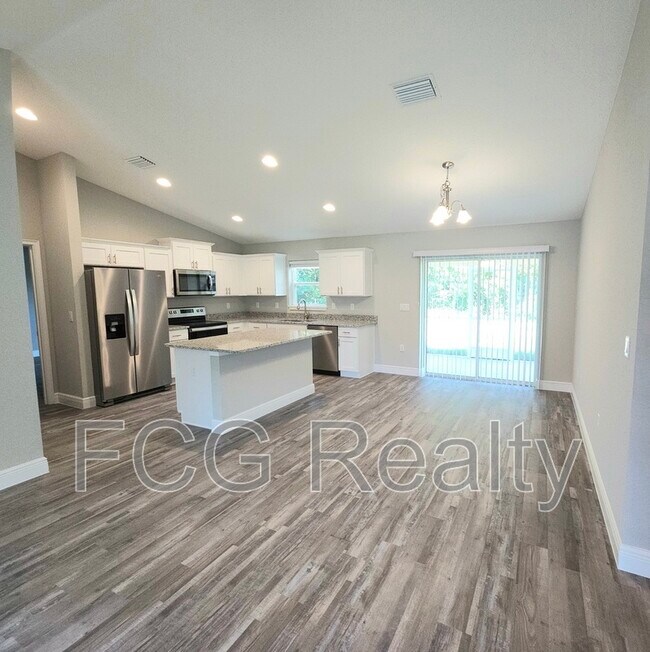 Building Photo - 9 Larch Dr