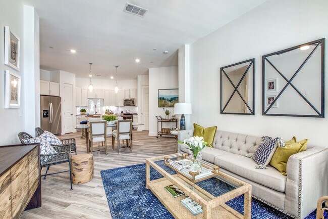 Foto del edificio - Quiet Luxury Near Lake Houston - 1 Month F...