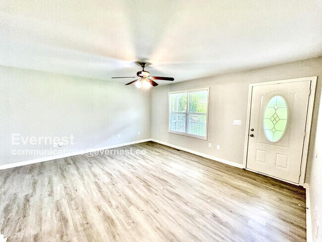 Building Photo - 170 Hickory Ln