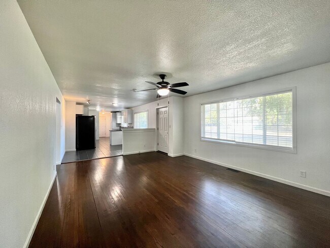 Foto del edificio - 3 Bedroom, 2 bath house