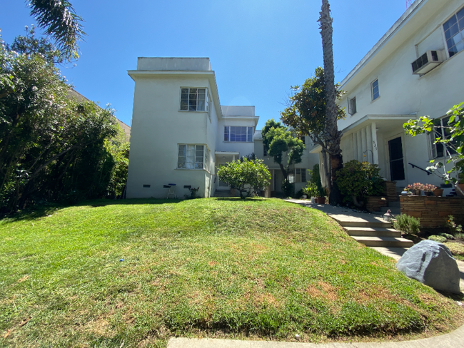 Building Photo - 940 Gayley Ave