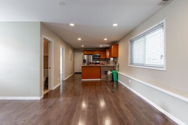Foto del edificio - 1530 N Greenview Ave