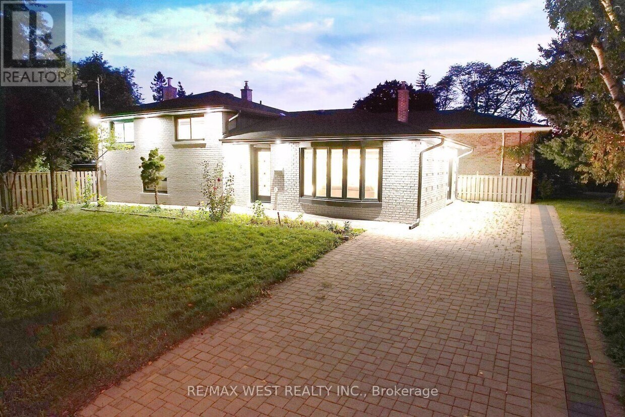 Primary Photo - 2 Clanwilliam Ct