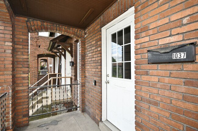 Foto del edificio - 1037 N 6th St