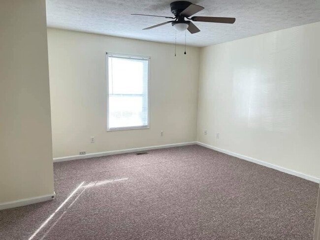 Building Photo - 114 Creekside Dr