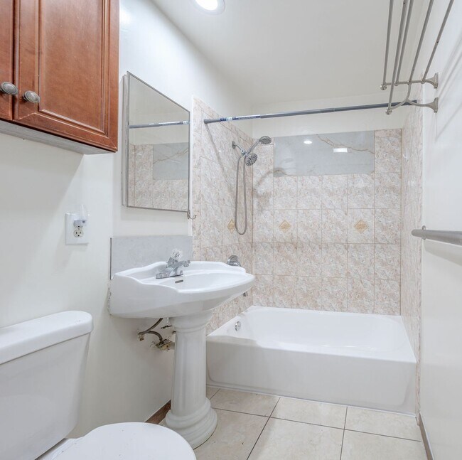 Building Photo - 1688 W Sumac Ln