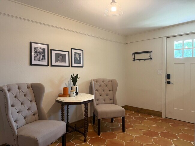Foto del edificio - 3 Bedroom 2 Bath House for Lease!!