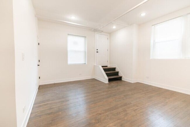 Building Photo - 1 bedroom in CHICAGO IL 60660