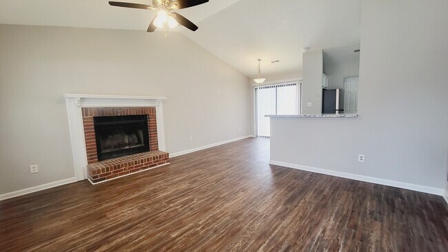 Foto del edificio - 6530 Pineburr Rd