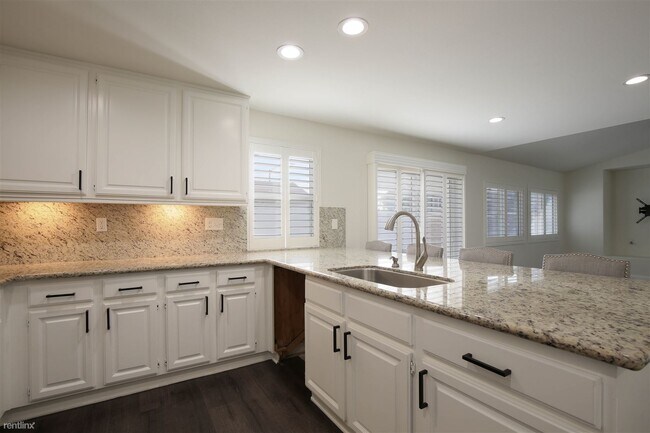 Building Photo - 3 br, 3.5 bath House - 551 Corte San Marino