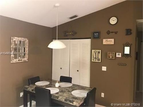 Foto del edificio - 5630 NW 61st St