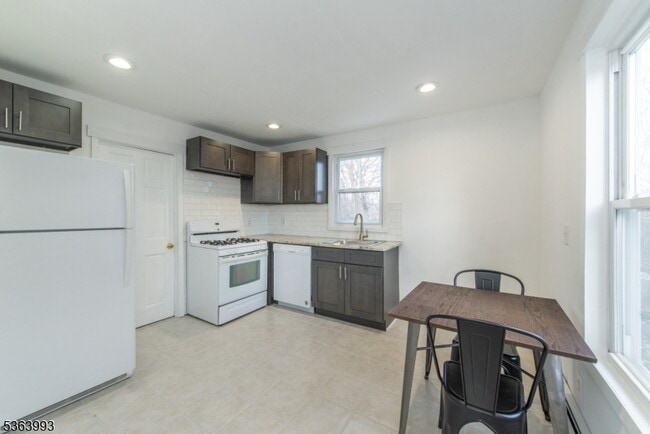 Building Photo - 14 Fidelity Pl