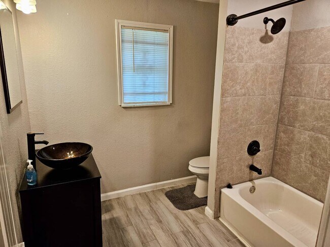 Foto del edificio - 5840 Oleander St