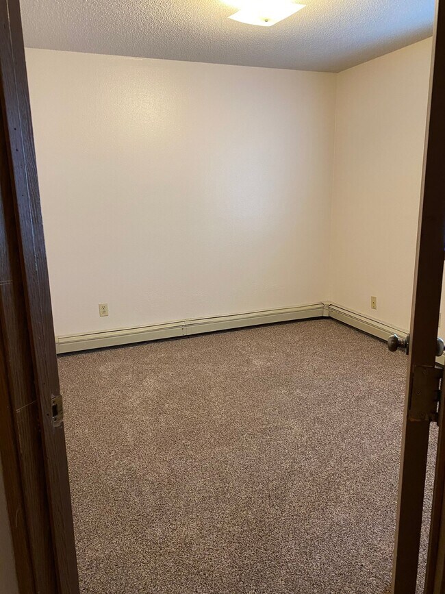 Foto del edificio - 4 Bedroom 2 Bathroom Apartment