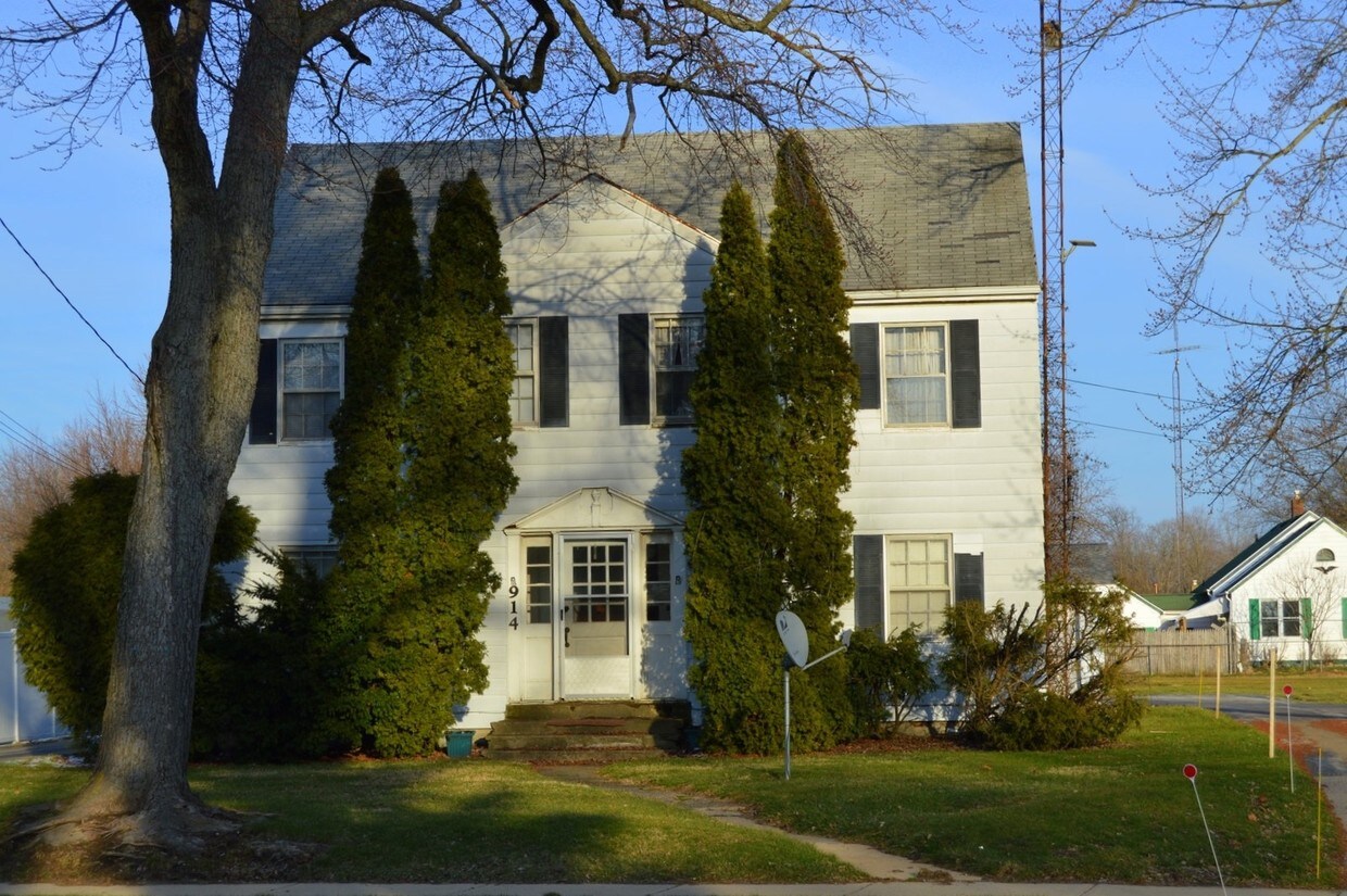 Primary Photo - 914 N Main St