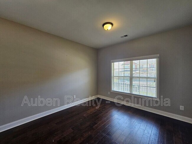 Building Photo - 669 Pine Lilly Dr