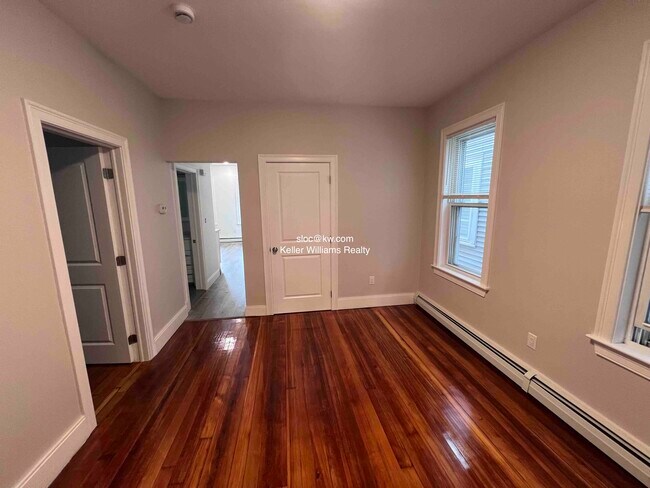 Foto del edificio - 823 Saratoga St