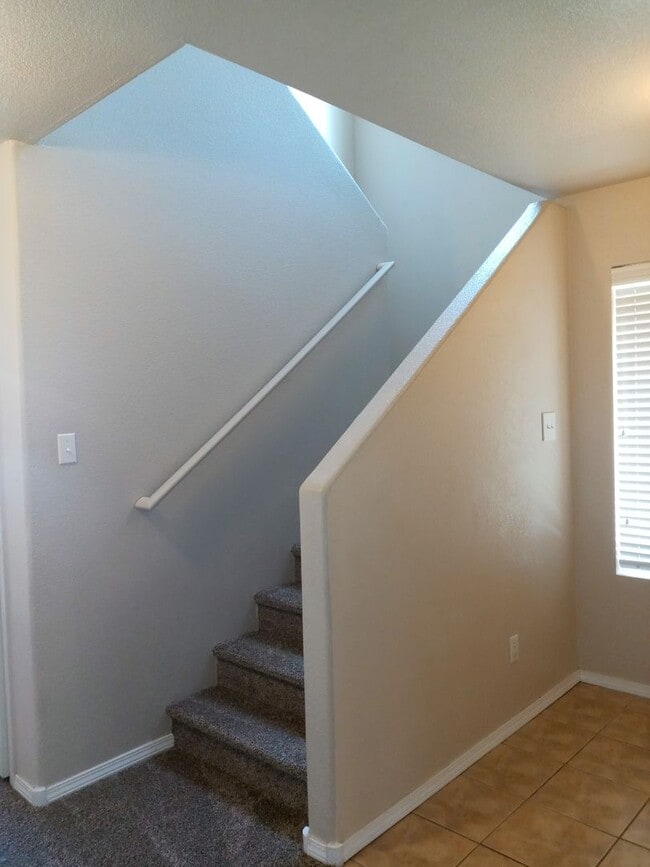 Building Photo - VENTANA RANCH-Bedroom,Full Bath Downstairs!!!