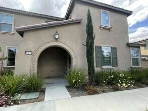 Building Photo - 30433 Village Knoll Dr