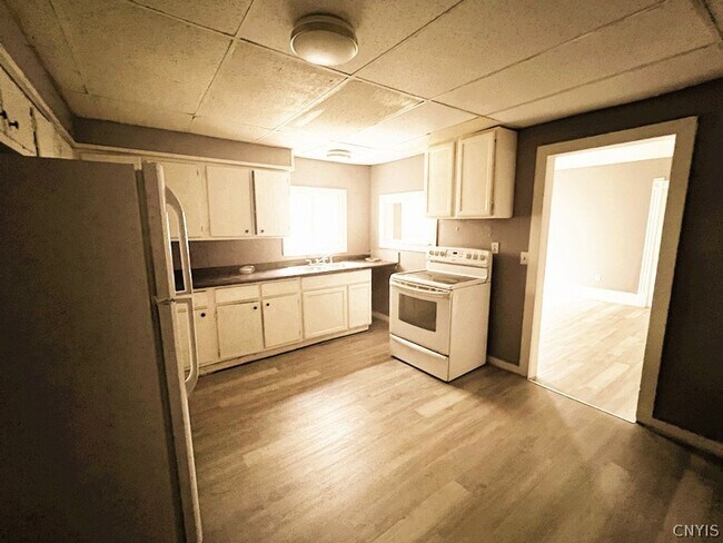 Building Photo - 321 Herkimer St