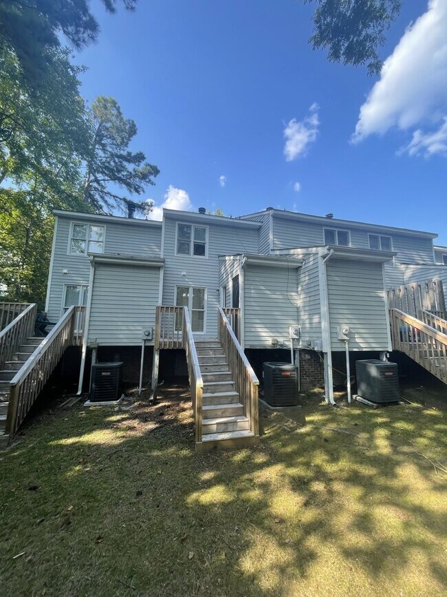 Foto del edificio - 2 Bedroom 1.5 Bathroom Townhome!