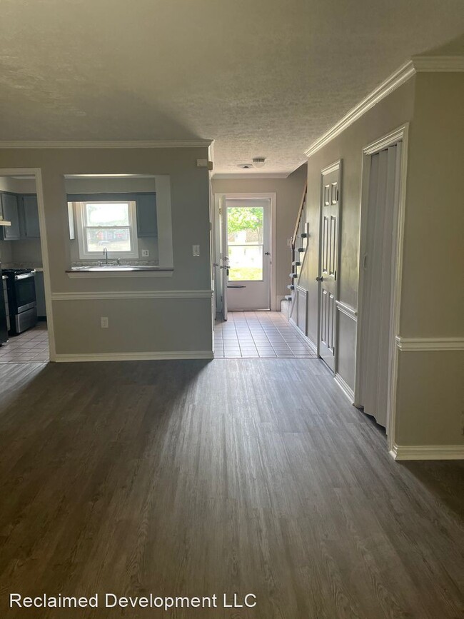 Building Photo - 2 br, 1.5 bath House - 408 Bainbridge Cour...