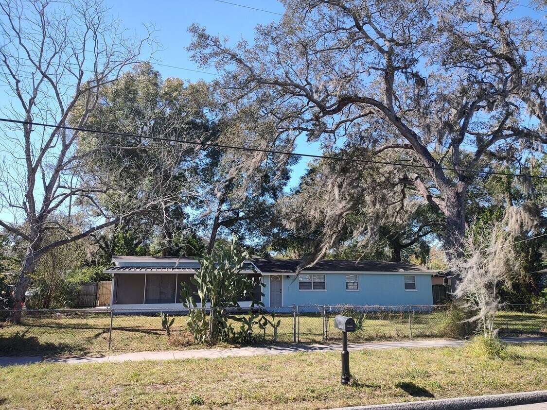 Primary Photo - Affordable Centrally located 3 Bedroom Ful...
