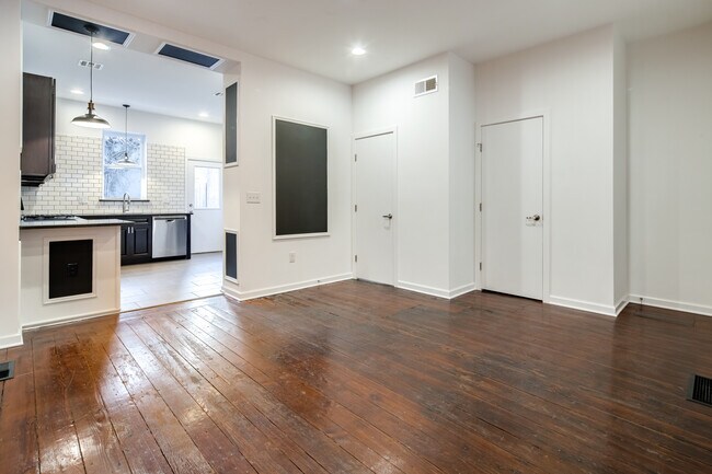 Building Photo - 2022 E York St