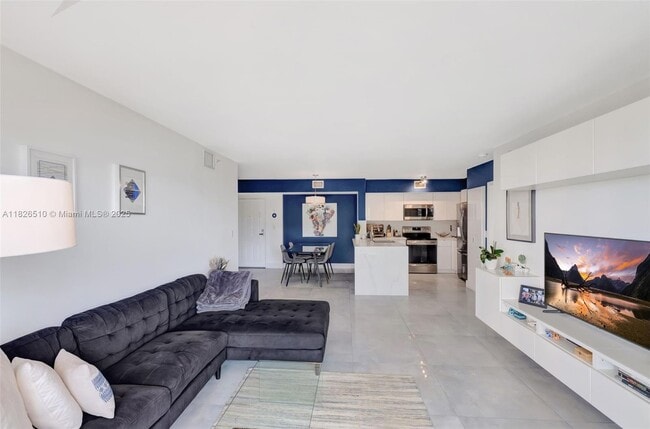 Building Photo - 1155 Brickell Bay Dr