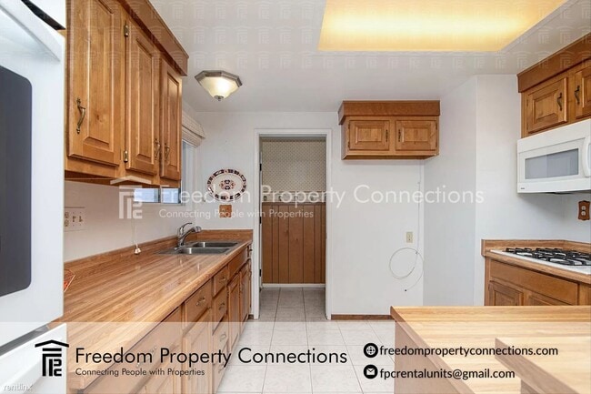 Building Photo - 3 br, 1 bath Duplex - 253 Orion Avenue  Ma...