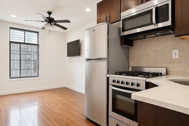 Foto del edificio - 386 Manhattan Ave