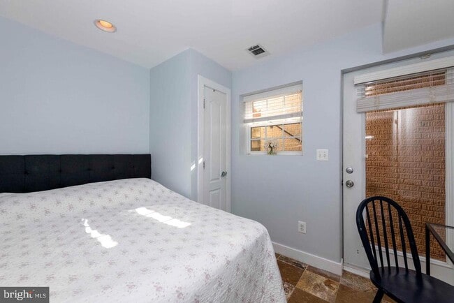 Foto del edificio - 514 Hobart Pl NW