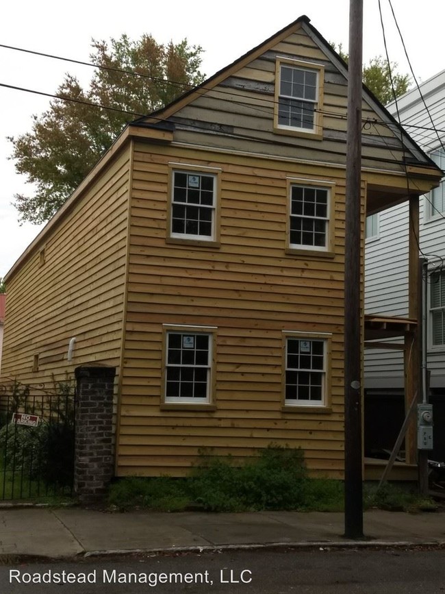 Building Photo - 58 America St