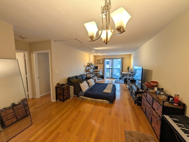 Building Photo - 164 Galen St