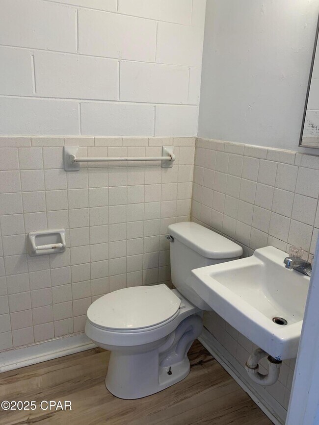 Foto del edificio - 16410 Front Beach Rd