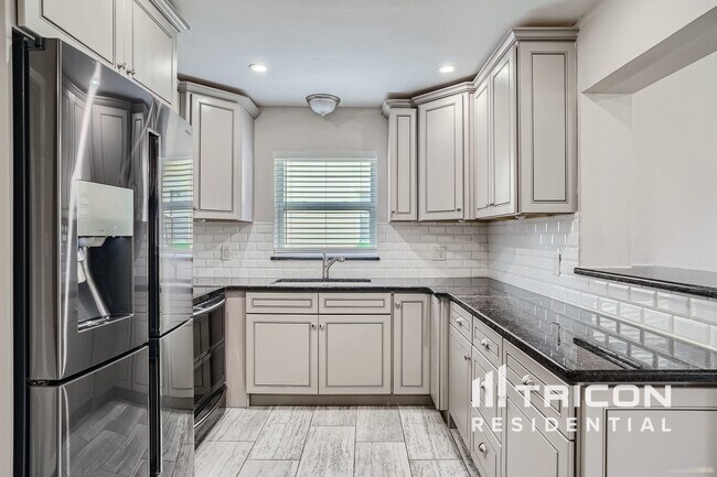 Foto del edificio - 3311 39th St N