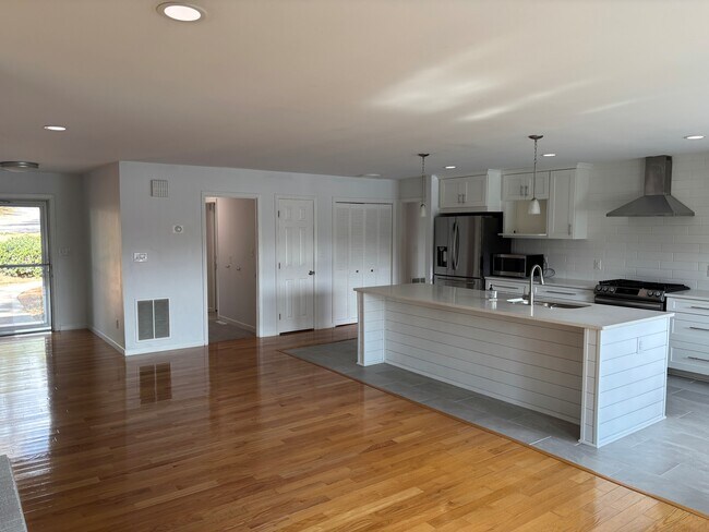 Foto del edificio - 60 Gingham Ln