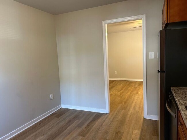 Foto del edificio - 15801 Meridian Ave