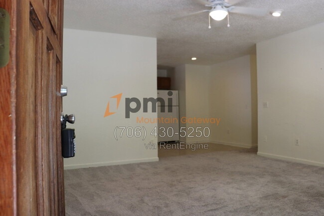 Building Photo - 48 Primrose Dr