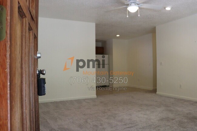 Foto del edificio - 48 Primrose Dr