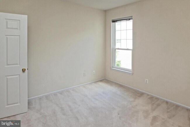Foto del edificio - 1600 Spring Gate Dr.