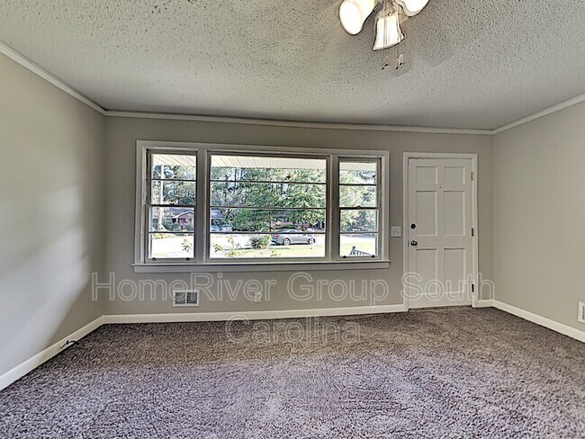 Building Photo - 2510 Midland Dr