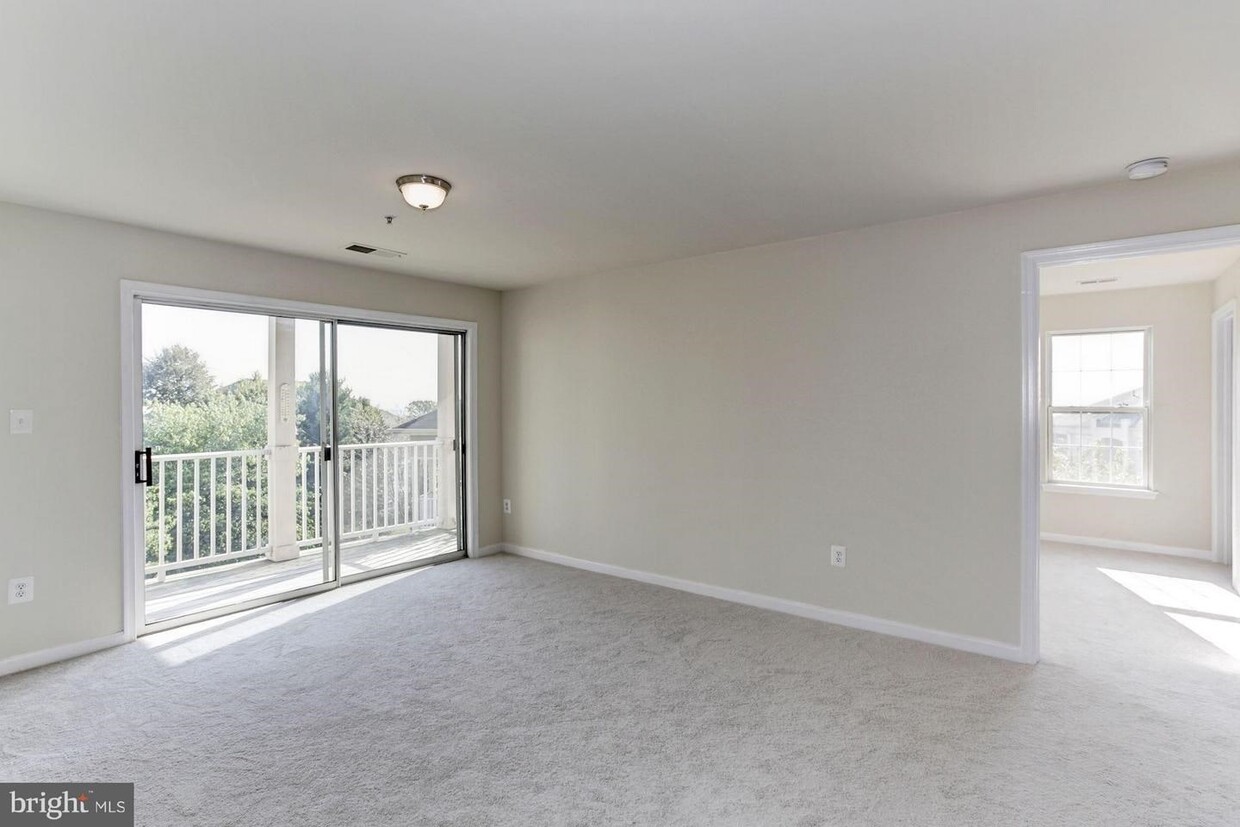 Building Photo - 1055 Gardenview Loop, Unit 303