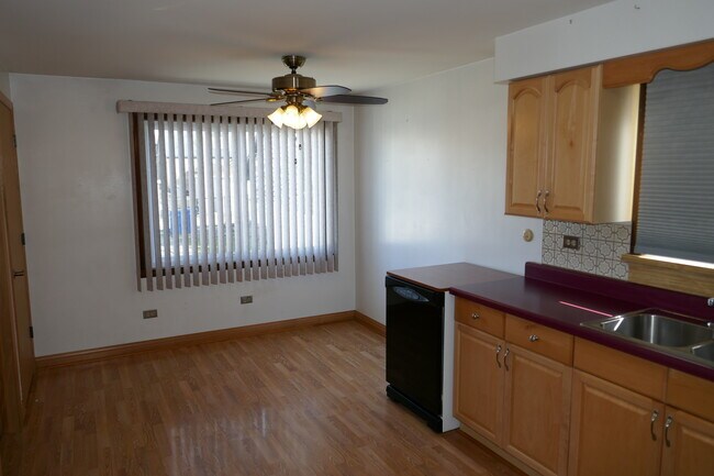 Building Photo - 5245 S Nordica Ave