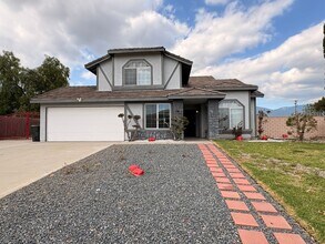 Building Photo - 1658 W Sunnyview Dr