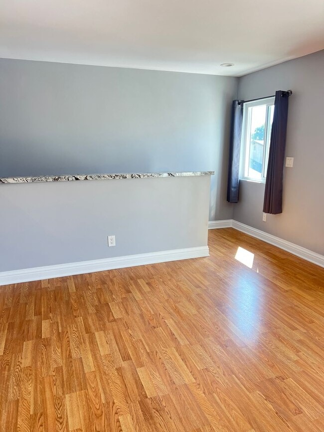 Building Photo - Lovely 2 bedroom Condo