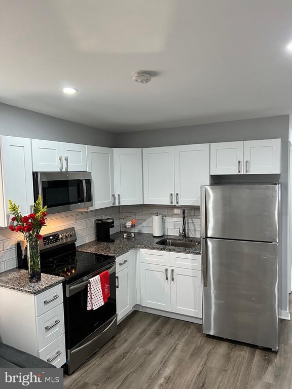 Building Photo - 4087 Lancaster Ave