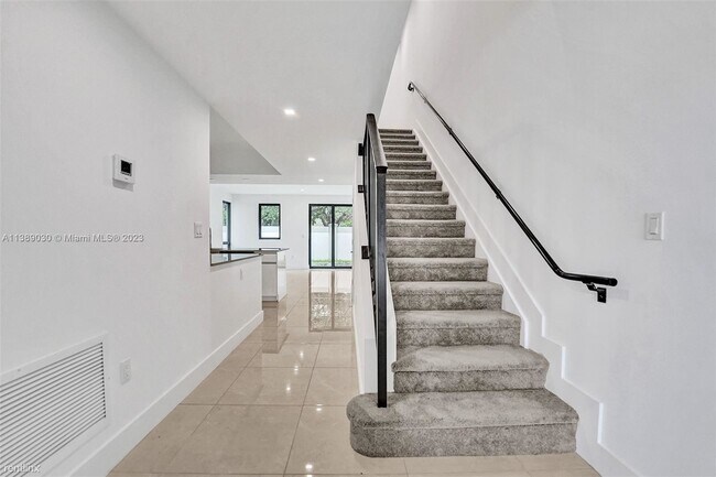 Building Photo - 3 br, 2.5 bath Townhome - 5487 W Oak Way #...